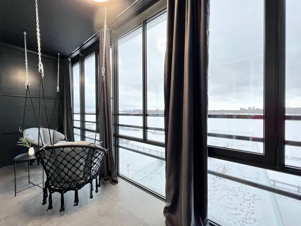 Уникальная cтудия с мини-бассейном на двоиx