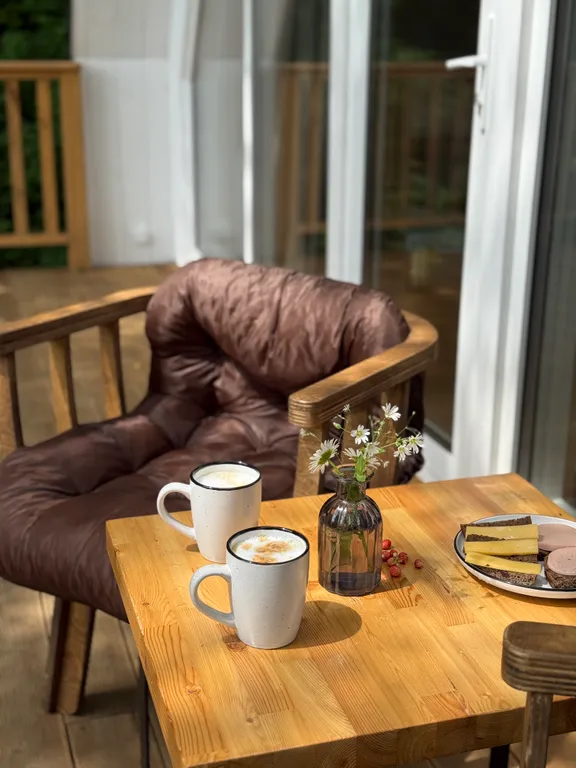 Домик на холме с видом на Байкал