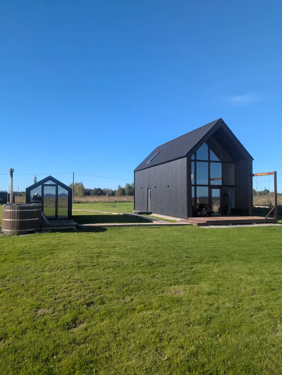 Коттедж Дом с баней и горячей купелью на озере — аренда посуточно в Ретлё