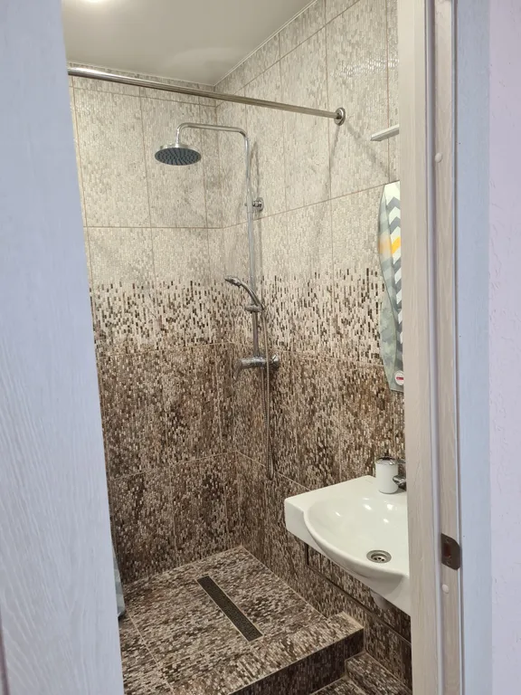 Эллинг на берегу моря