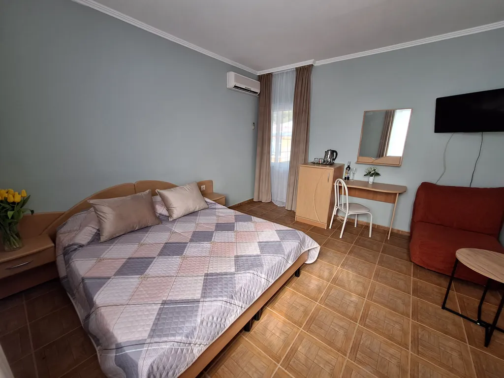 Квартира Квартира СТАНДАРТНЫЙ ТРЕХМЕСТНЫЙ 
НОМЕР С ДВУМЕСТНОЙ КРОВАТЬЮ,  КРЕСЛОМ — Геленджик