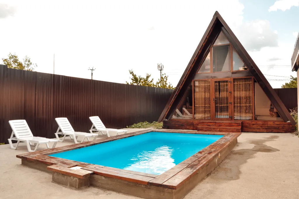 Дом с бассейном