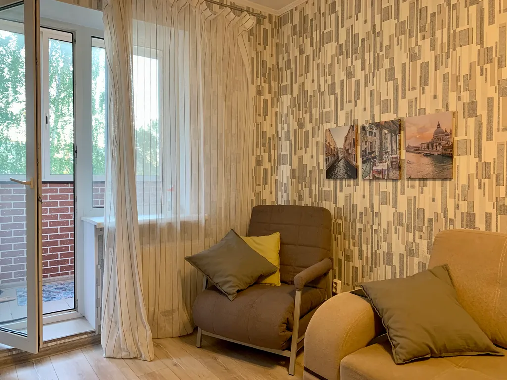 Двухкомнатная квартира возле метро.