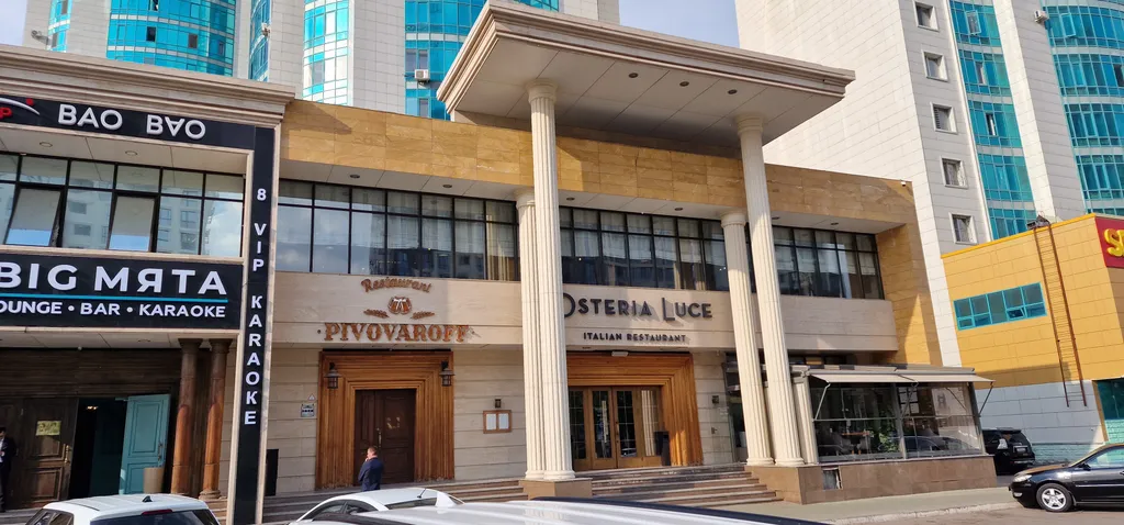 Шикарные апартаменты с видом на город и ванной на балконе