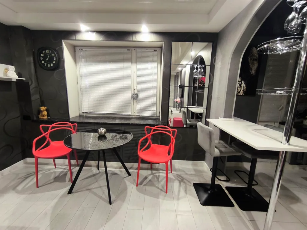 Premium студия в центре с большой ванной,отдельной спальней,парковка.