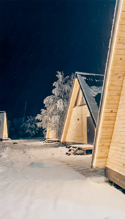 Двухэтажный а-фрейм 2 с панорамным остеклением и террасой