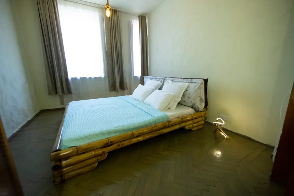 АПАРТАМЕНТ в центре в старом городе
Двухкомнатный Номер