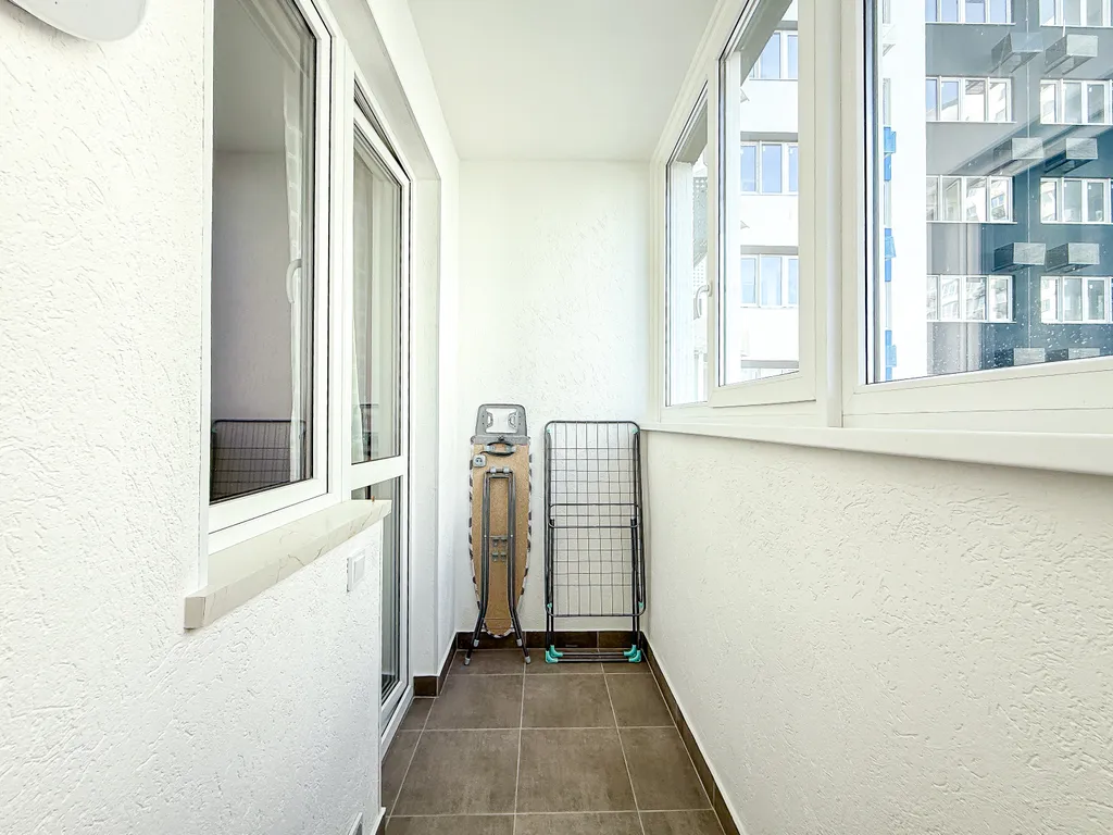 Абсолютно новая просторная евротрешка с двумя лоджиями