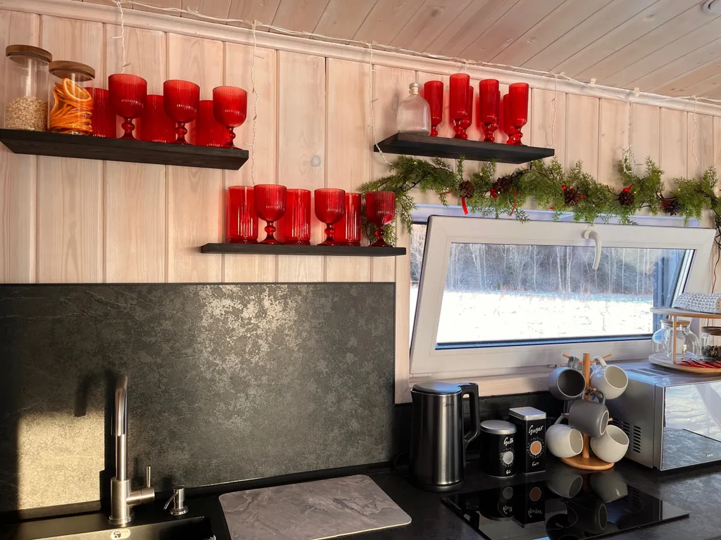 Атмосферный дом у леса