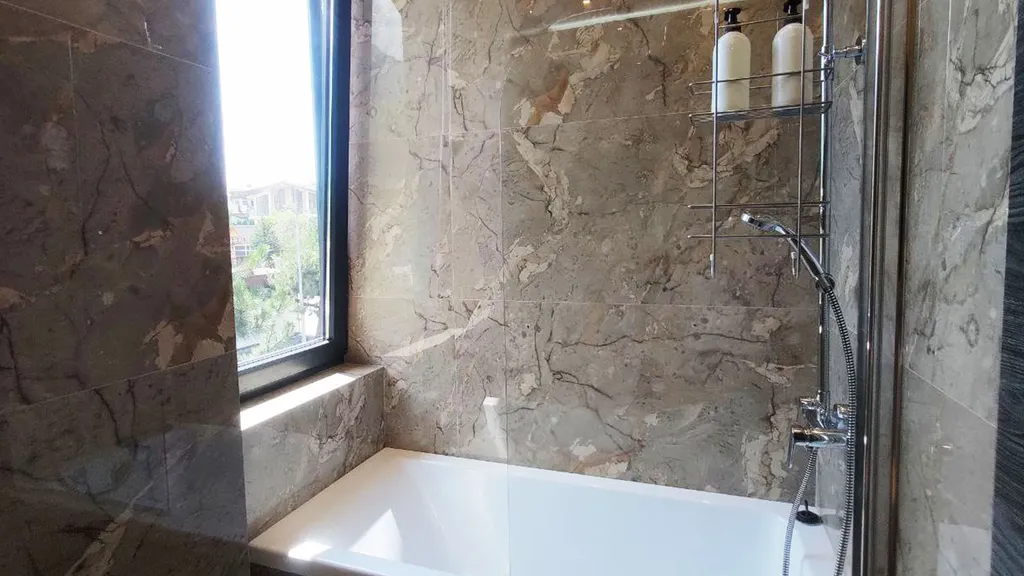 Уютная студия, два балкона, ванна, вид на горы, центр, все для отдыха