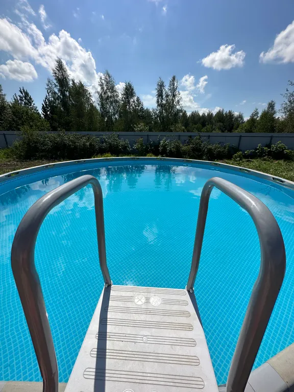 Коттедж Уединенный теплый дом без соседей с сауной, джакузи и бассейном — Луховицы