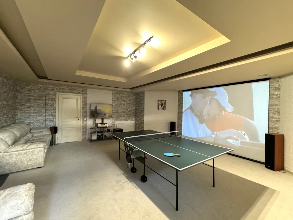 Элитный коттедж с бассейном