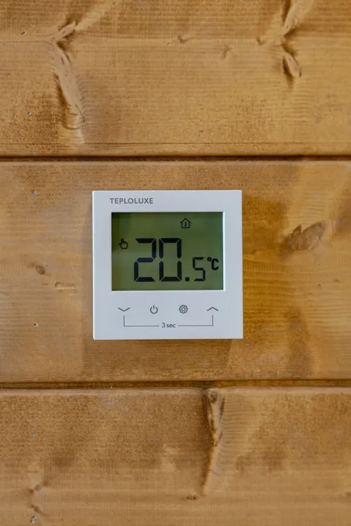 Коттедж Уютный дом с 2 спальнями с видом на лес — Крошнозеро