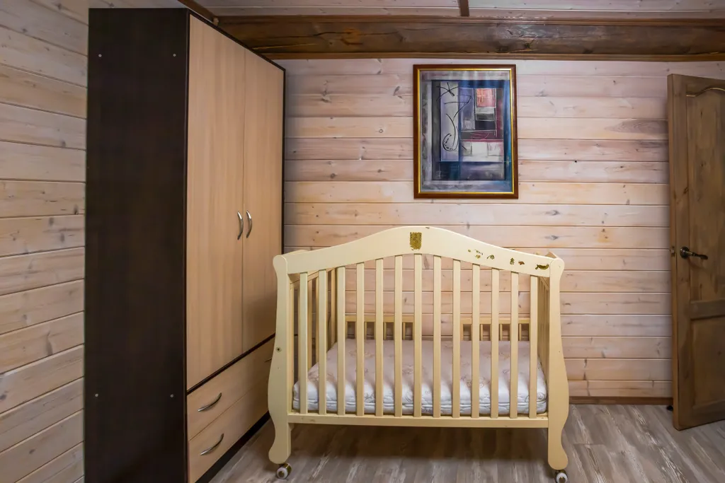 Большой дом для 16 человек в лесу на берегу реки