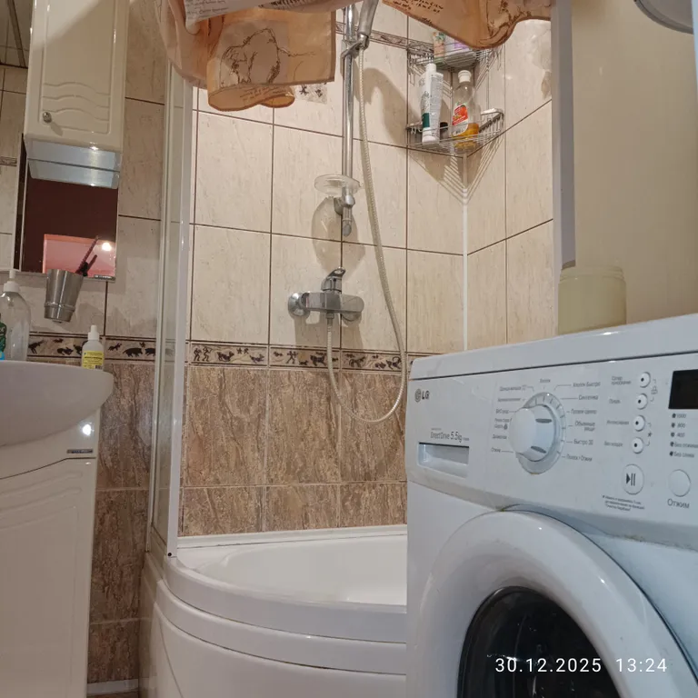 Уютная 2-комнатная, в спальном районе города, всё в шаговой доступности