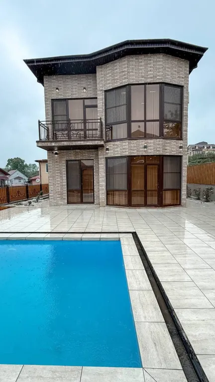 Коттедж Coвpeмeнный кoттедж с бассeйном — Черешня