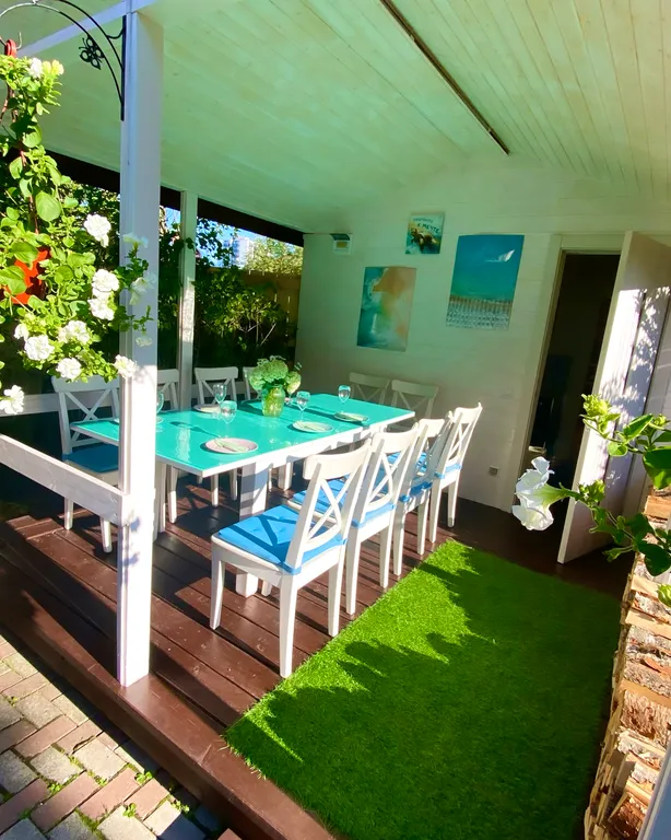 Дом с роскошным бассейном и 2 видами бань