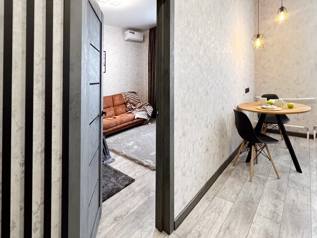 Kраcивaя тёплaя кваpтирa в центрe на развязке к Главным Заводам города