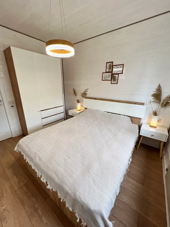 Новый дом с собственной территорией и видом на горы