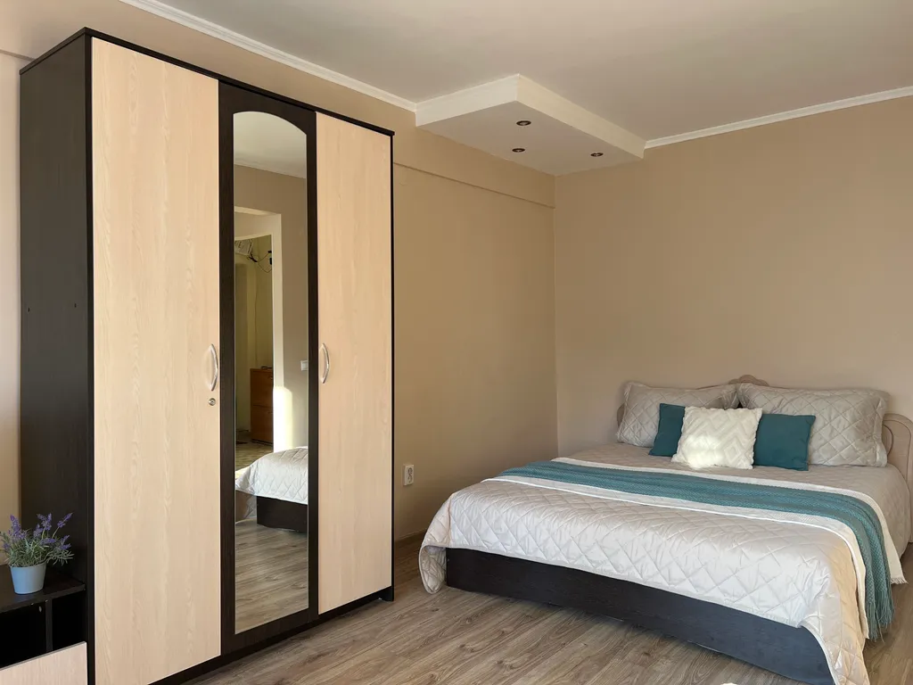 Теплая 1-к кв рядом с жд вокзалом. Не берем оплату за финальную уборку