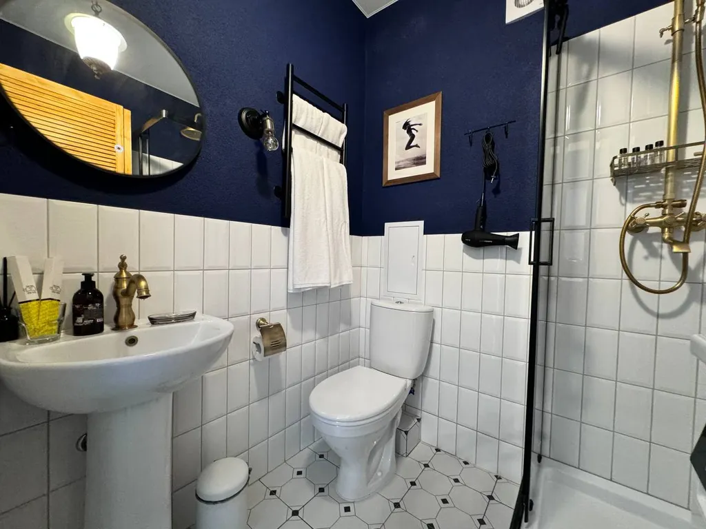 Апартамент в спальном районе с велосипедами