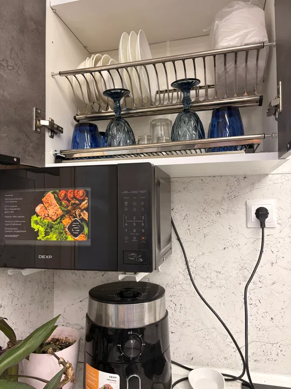 Дом с видом на горы в елочках