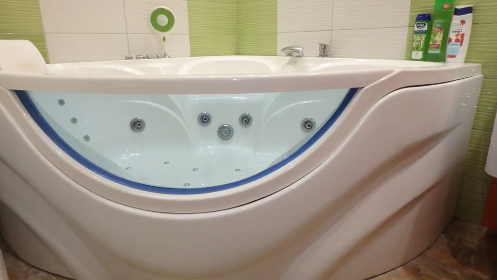 Элитная с джакузи и камином, центр, метро, парк, аква-парк, зоопарк, тцаура