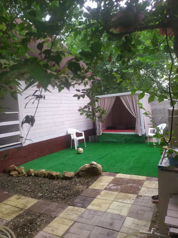 Домик на берегу Каспийского моря