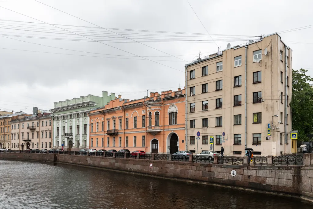 Видовая кв.на Мойку и Спас на Крови+ парковка,дет. кроватка,стульчик