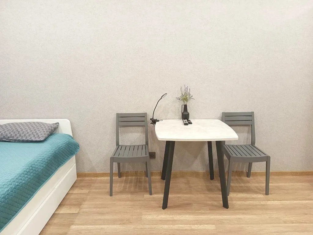 Просторная студия рядом с большим торговым центром