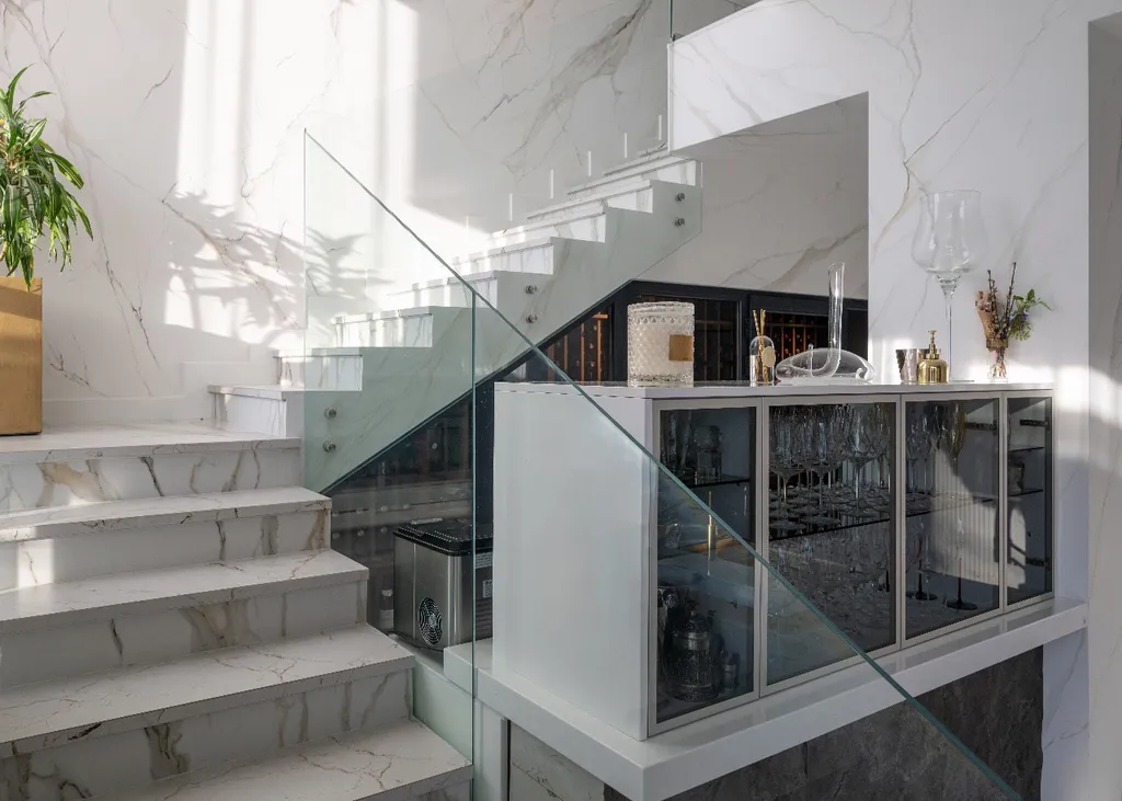 Современная вилла с красивым видом на море