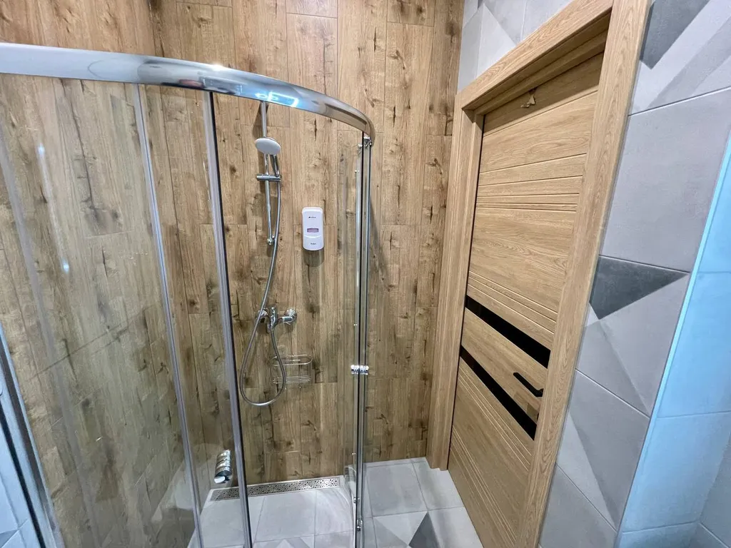 "В Гости!" на Запорожской 69  (1к студия №4 рядом с БЦ "Сити")