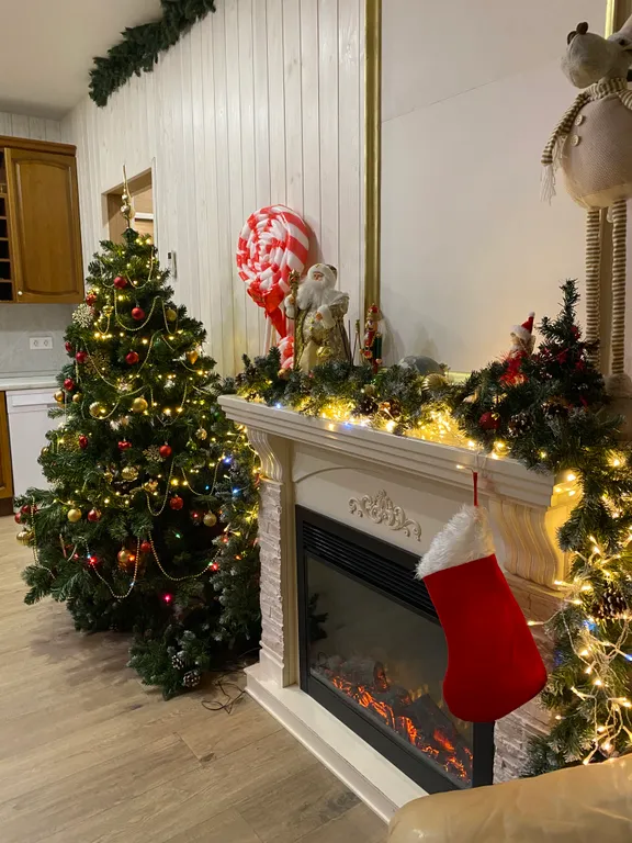 Дом для отдыха с камином, баней, оформлением к празднику