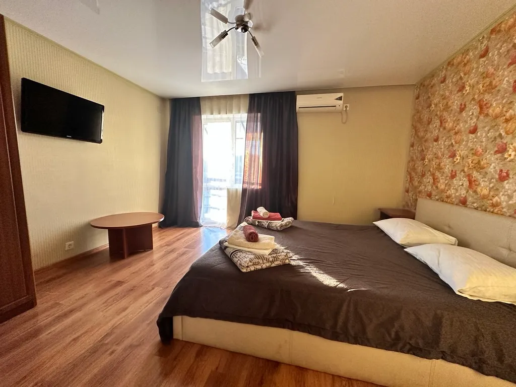 Двухкомнатный апартамент рядом с бассейном