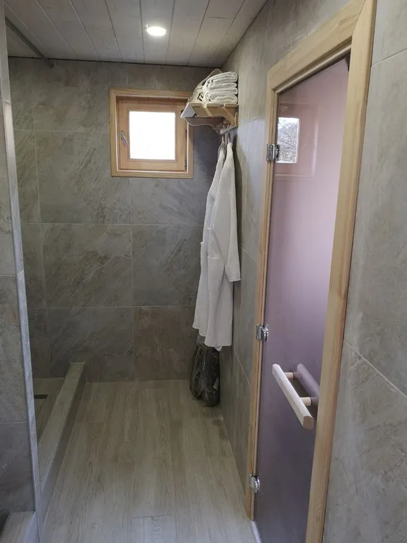 Коттедж Маврикий с сауной и видом на озеро