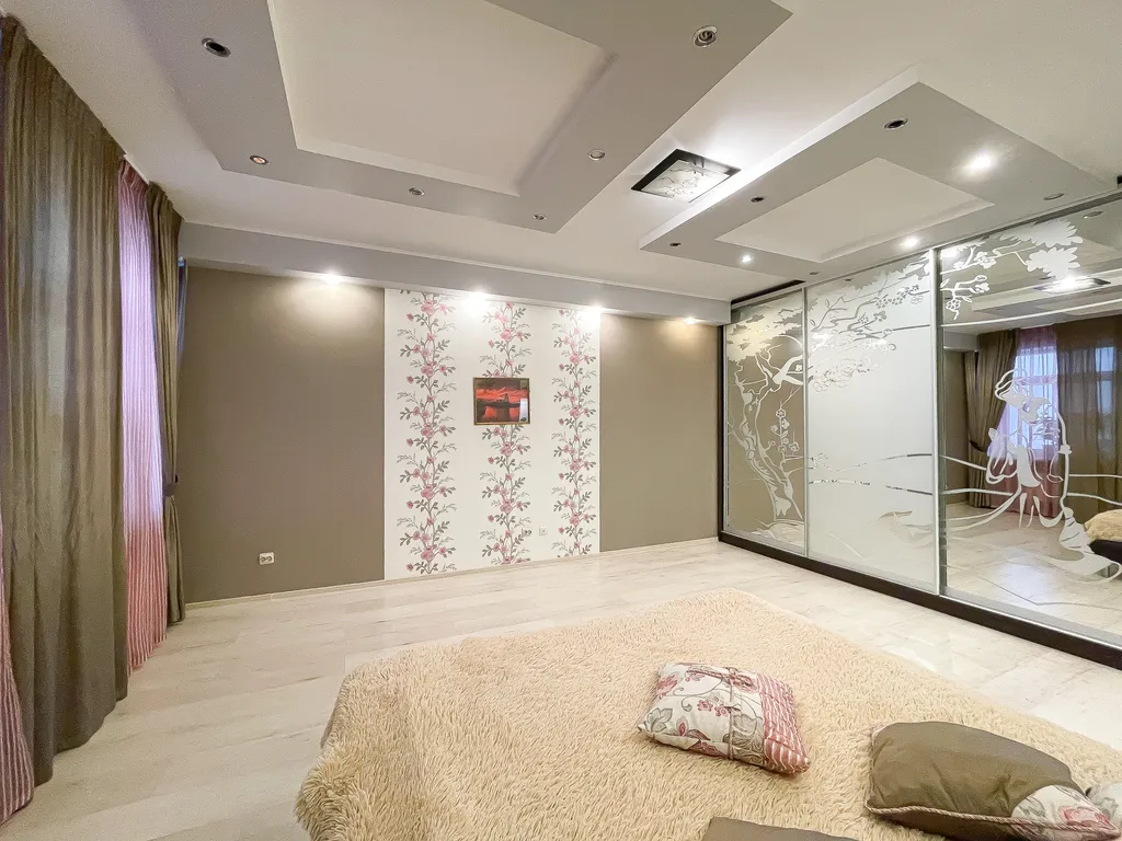 Просторная квартира в центре с видом на залив и замок