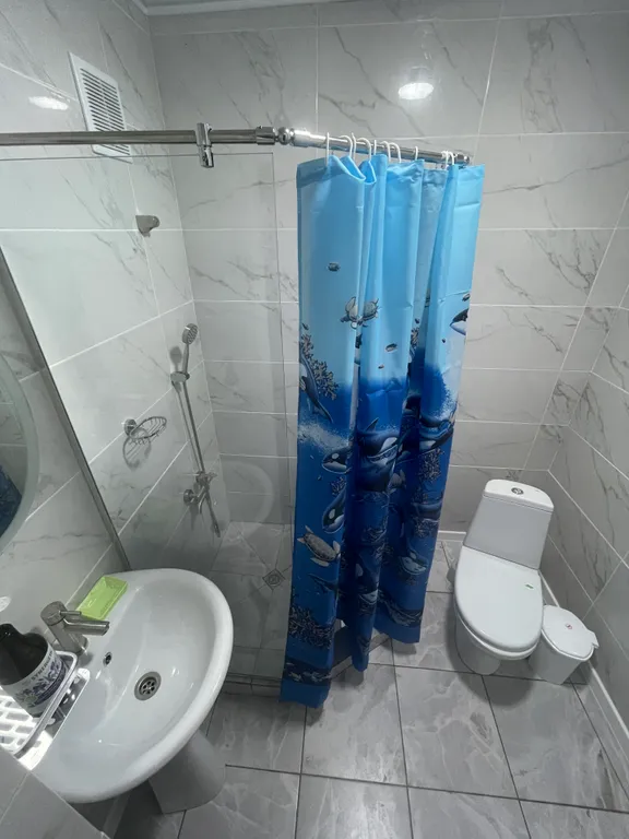 Часть жилого дома с бассейном