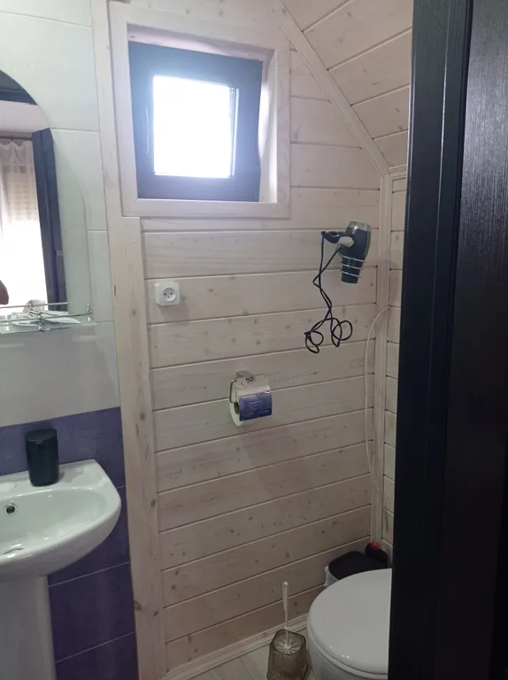 Котедж в тихом саду у моря