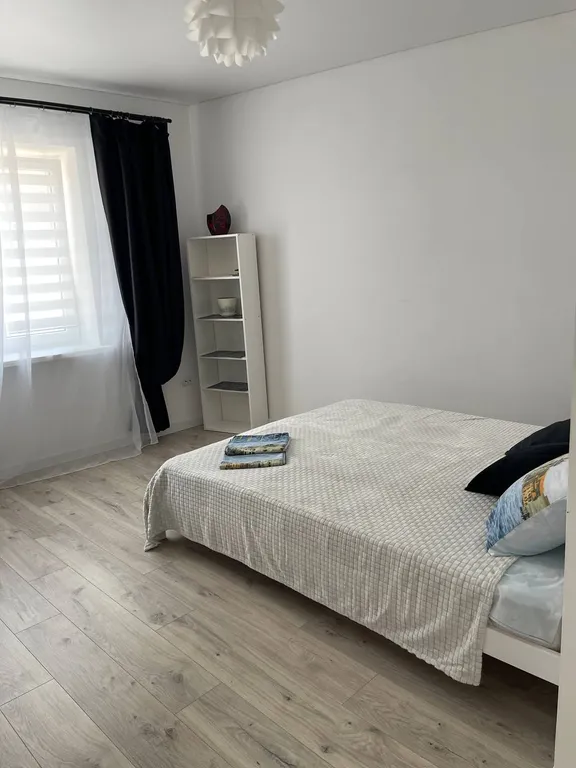 Семейные апартаменты в черно- белом стиле