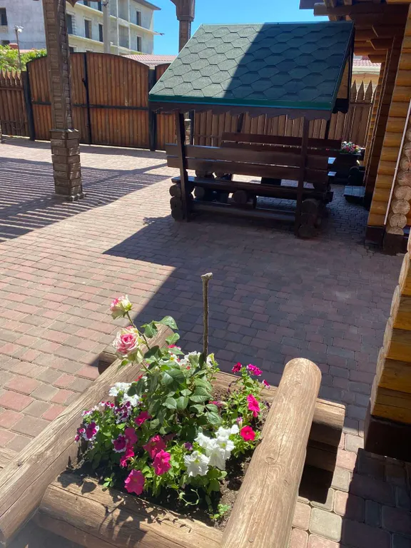 Деревянный сруб на Западном побережье Крыма