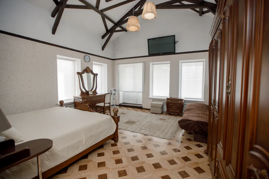 Роскошный номер для пар и семей с детьми, с балконом, кухней и диваном