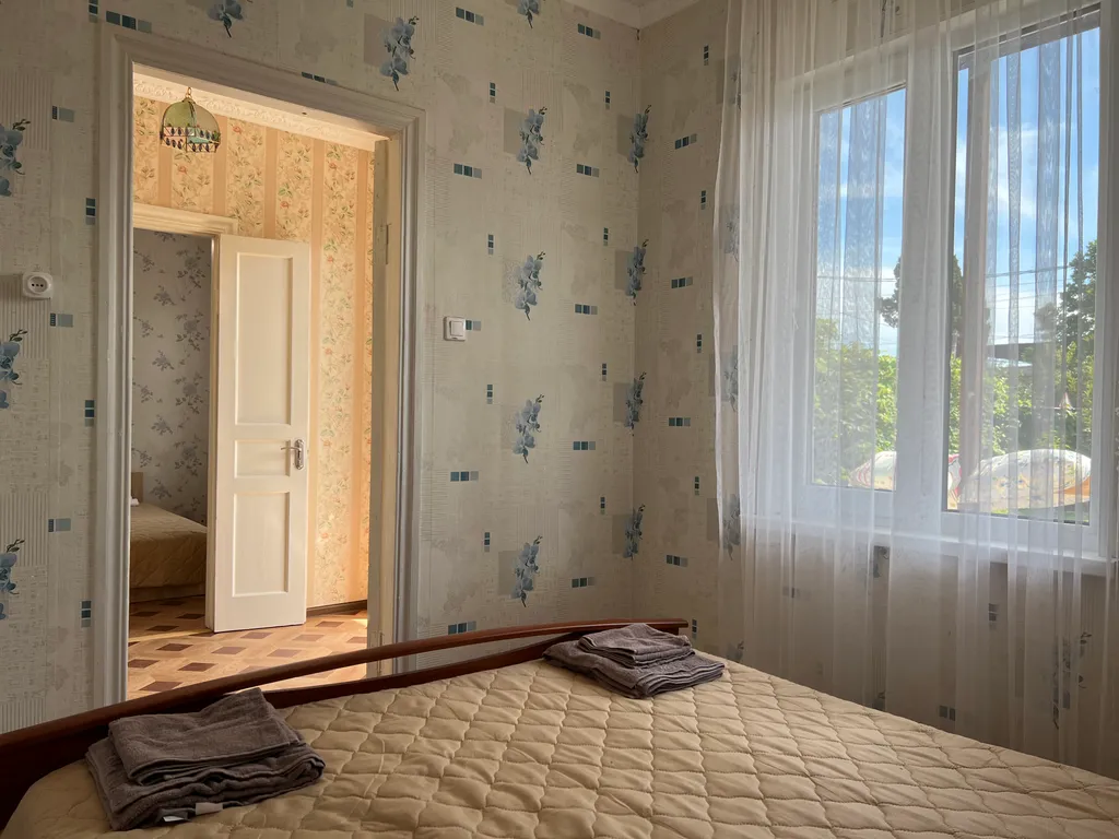 Небольшой домик рядом с морем