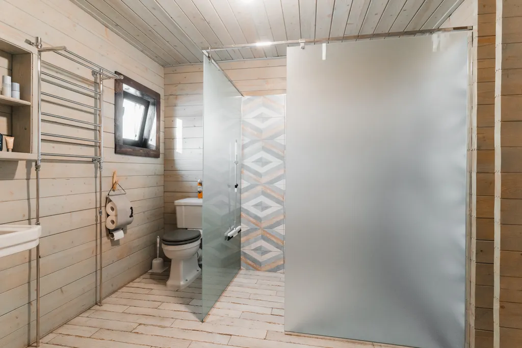 Дом Talotonttu на холме в окружении леса