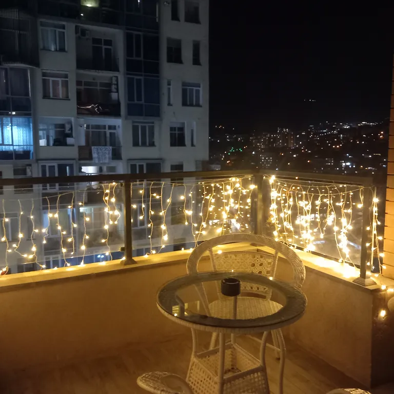 Стильная квартира рядом с метро 300 Арагвинцев