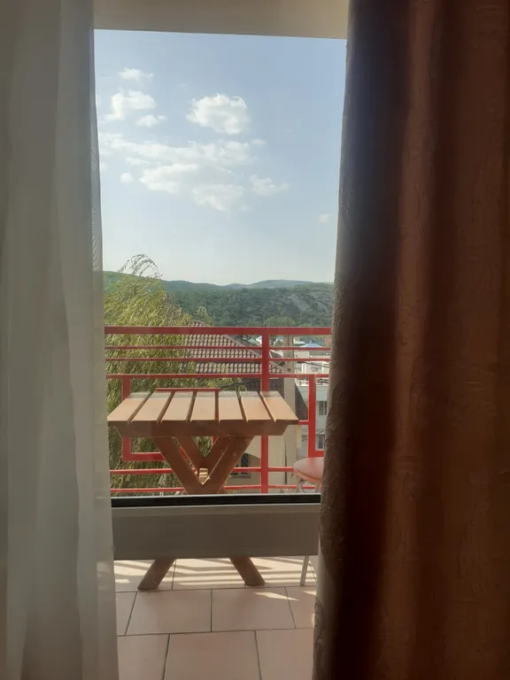 Комната с видом на море