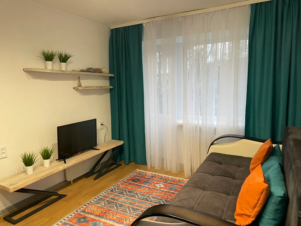 Аквамариновый вечер в центре города