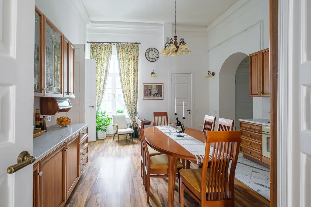 Элегантная квартира Delux с тремя спальнями, парковкой у Эрмитажа