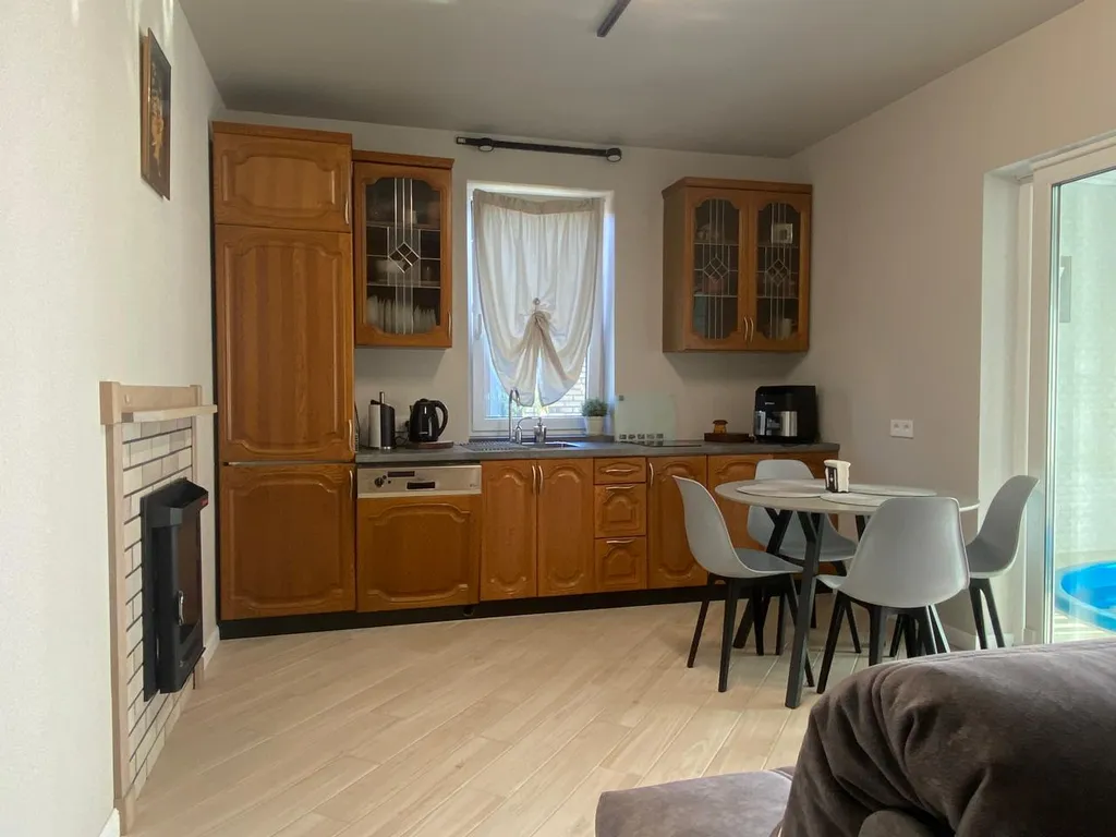 Дом с тёплым 30+ бассейном и сауной в 20 минутах от шикарного пляжа