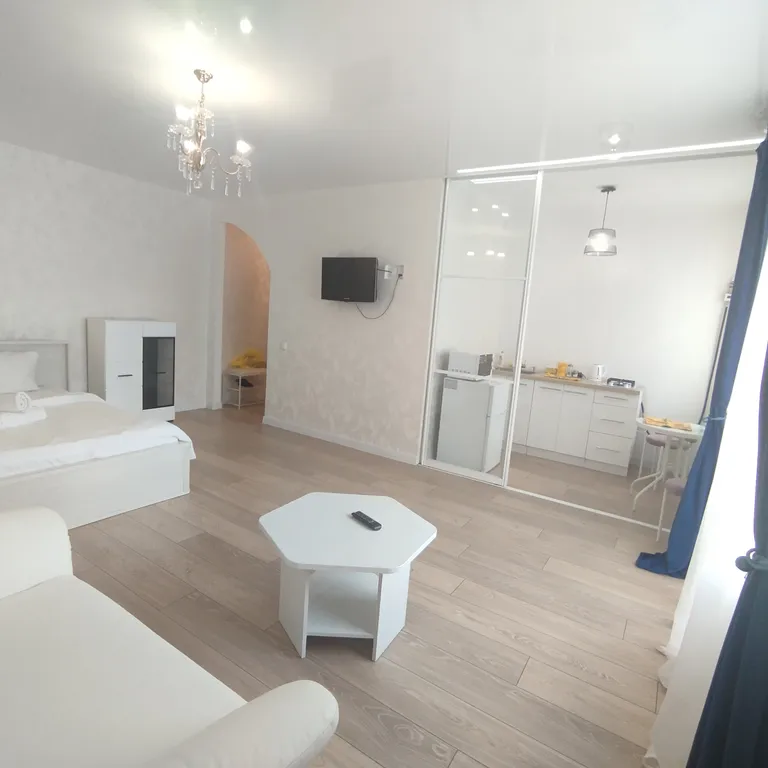 Очень светлая красивая новая квартира в самом центре у площади Победы