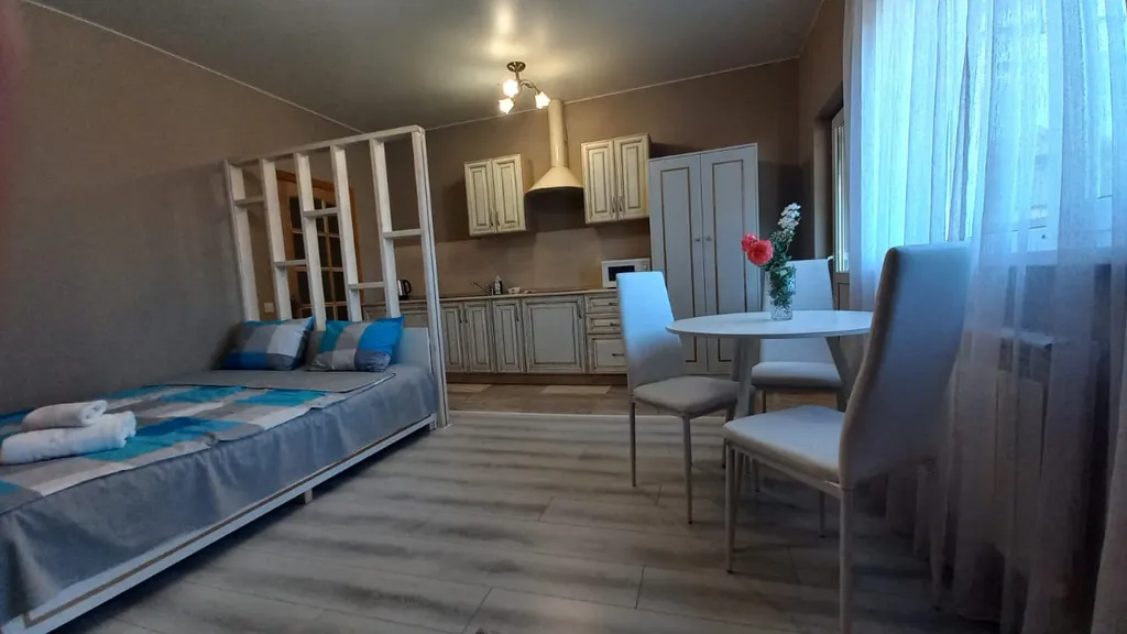 Комната студия в частном доме со своим двором